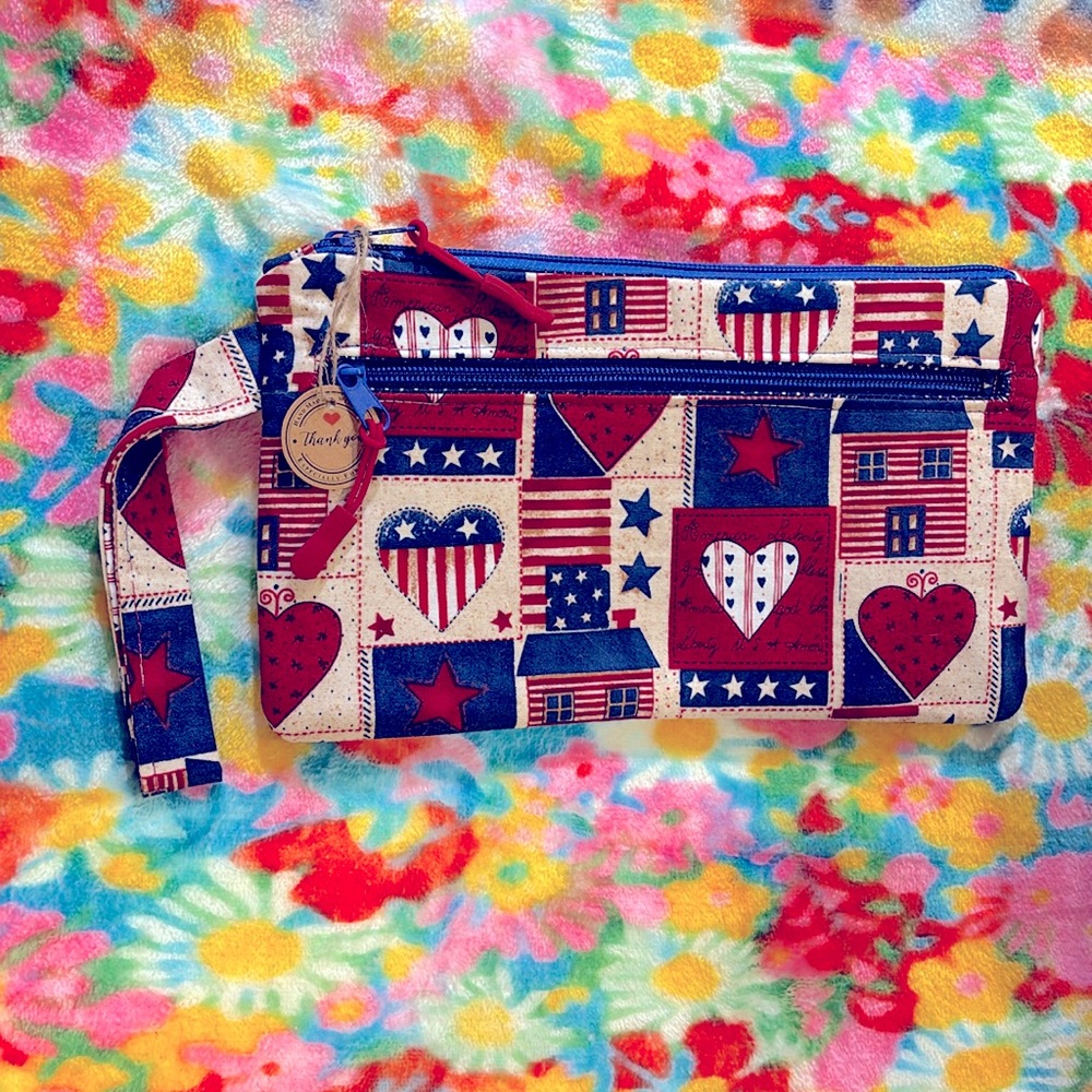 Wristlet purse